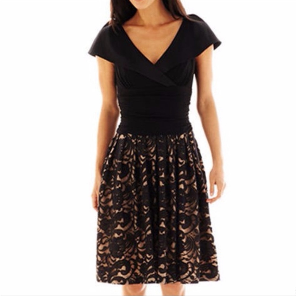 EUC Scarlett cocktail lace a line plisse v-neck dress  - cocktail / wedding